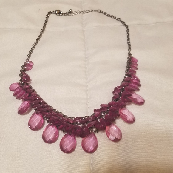 Fancy fuchsia necklace by AEO - Picture 2 of 5
